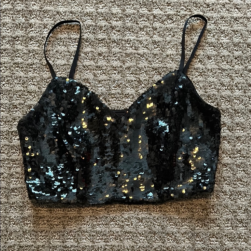 Size M, stunning black sequin cropped top.